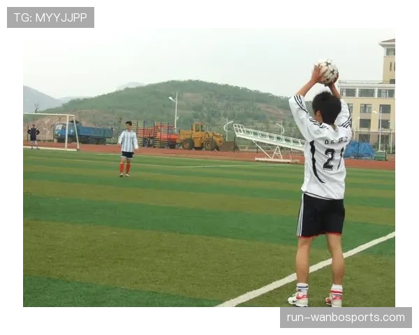 掷界外球规则详解：双脚位置与动作合规性如何判定